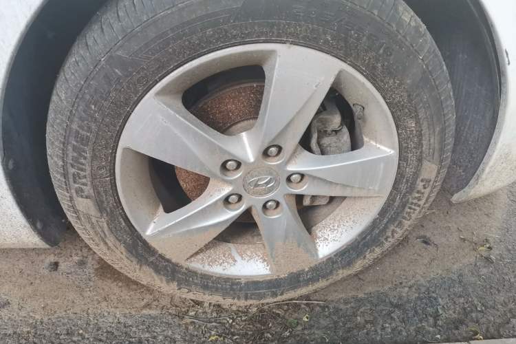 Used Hyundai Elantra (5th Generation / Langdong) 2012 1.6L Automatic Prestige Model Right Front Wheel Hub