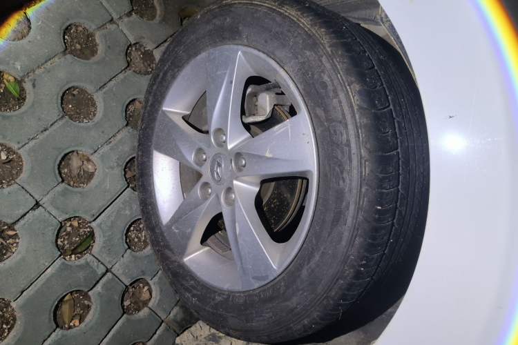 Used Hyundai Elantra (5th Generation / Langdong) 2012 1.6L Automatic Fashion Edition Right Front Wheel Hub
