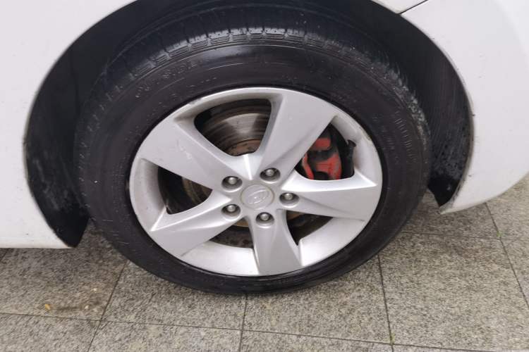 Used Hyundai Elantra (5th Generation / Langdong) 2012 1.6L Manual Leading Model Right Front Wheel Hub