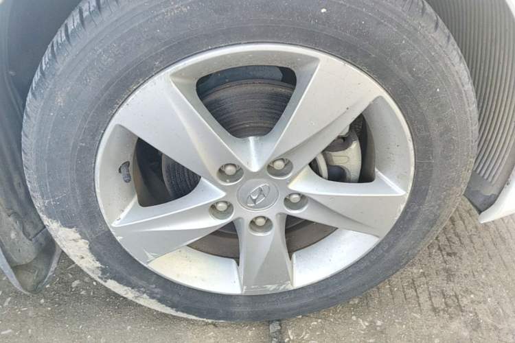 Used Hyundai Elantra (5th Generation / Langdong) 2012 1.6L Manual Leading Model Right Front Wheel Hub