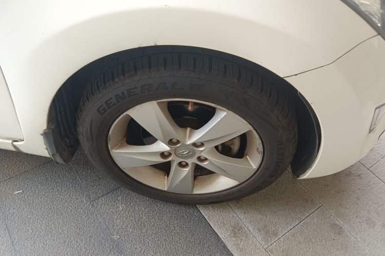 Used Hyundai Elantra (5th Generation / Langdong) 2012 1.6L Automatic Prestige Model Right Front Wheel Hub