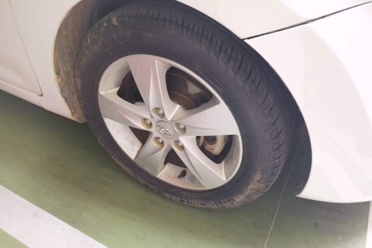 Used Hyundai Elantra (5th Generation / Langdong) 2012 1.6L Manual Leading Model Right Front Wheel Hub