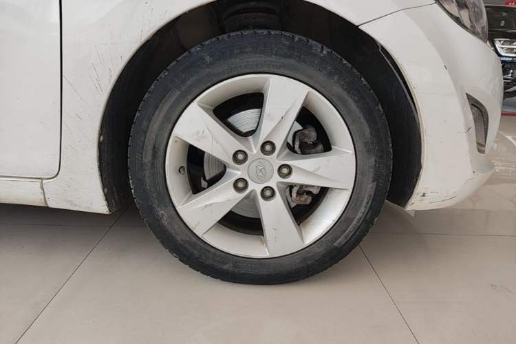 Used Hyundai Elantra (5th Generation / Langdong) 2012 1.6L Manual Leading Model Right Front Wheel Hub
