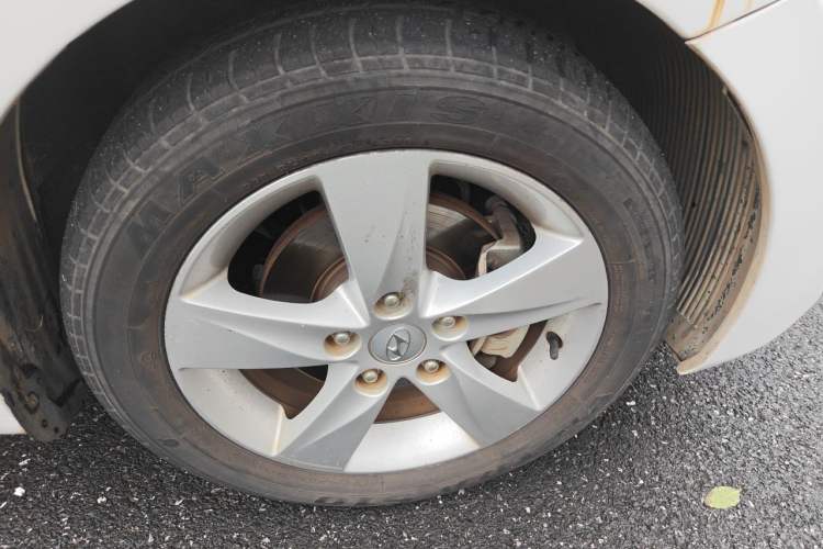 Used Hyundai Elantra (5th Generation / Langdong) 2012 1.6L Automatic Fashion Edition Right Front Wheel Hub