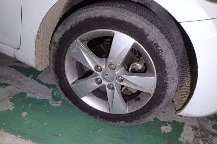 Used Hyundai Elantra (5th Generation / Langdong) 2012 1.6L Automatic Prestige Model Right Front Wheel Hub