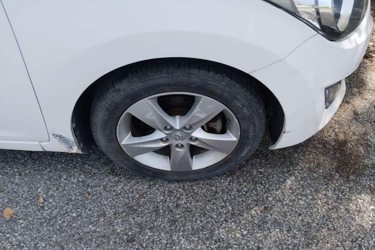 Used Hyundai Elantra (5th Generation / Langdong) 2012 1.6L Manual Leading Model Right Front Wheel Hub