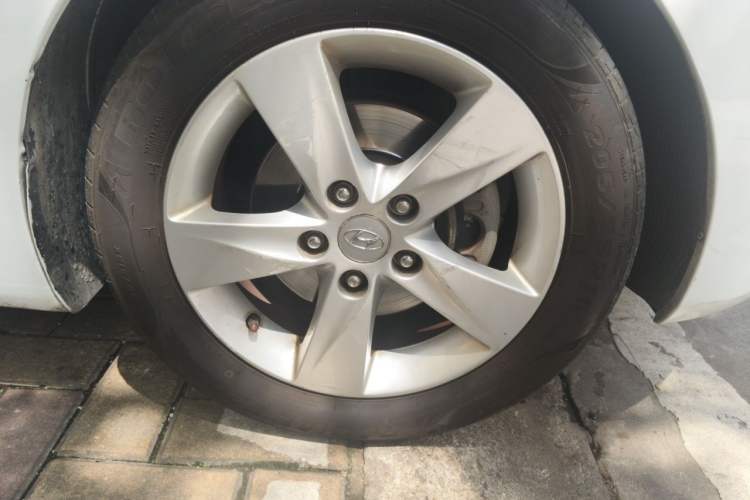 Used Hyundai Elantra (5th Generation / Langdong) 2012 1.6L Automatic Prestige Model Right Front Wheel Hub
