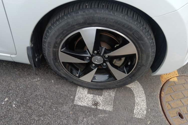 Used Hyundai Elantra (5th Generation / Langdong) 2012 1.6L Manual Leading Model Right Front Wheel Hub