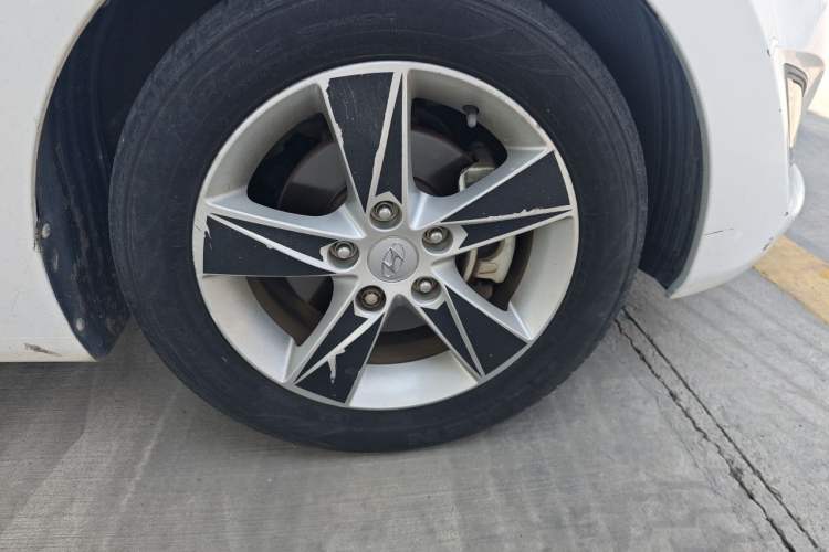 Used Hyundai Elantra (5th Generation / Langdong) 2012 1.6L Manual Leading Model Right Front Wheel Hub