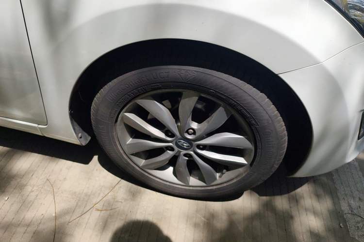 Used Hyundai Elantra (5th Generation / Langdong) 2012 1.6L Manual Leading Model Right Front Wheel Hub