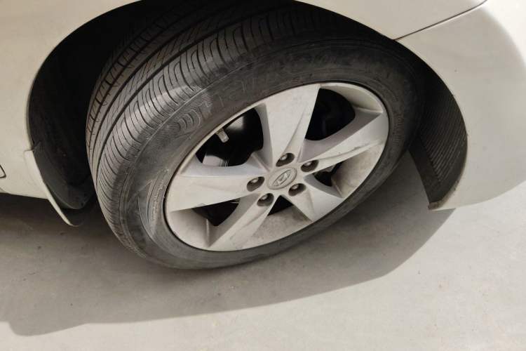 Used Hyundai Elantra (5th Generation / Langdong) 2012 1.6L Automatic Fashion Edition Right Front Wheel Hub