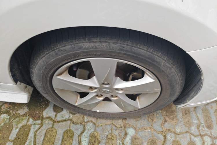 Used Hyundai Elantra (5th Generation / Langdong) 2012 1.6L Manual Leading Model Right Front Wheel Hub