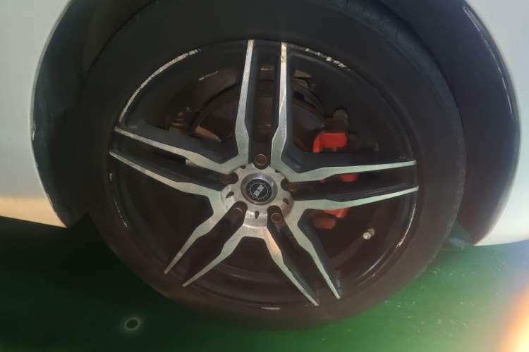Used Hyundai Elantra (5th Generation / Langdong) 2012 1.6L Automatic Prestige Model Right Front Wheel Hub