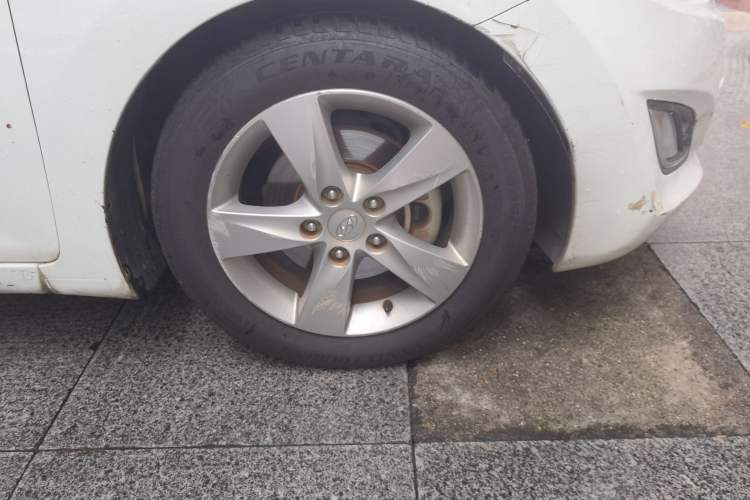 Used Hyundai Elantra (5th Generation / Langdong) 2012 1.6L Manual Leading Model Right Front Wheel Hub