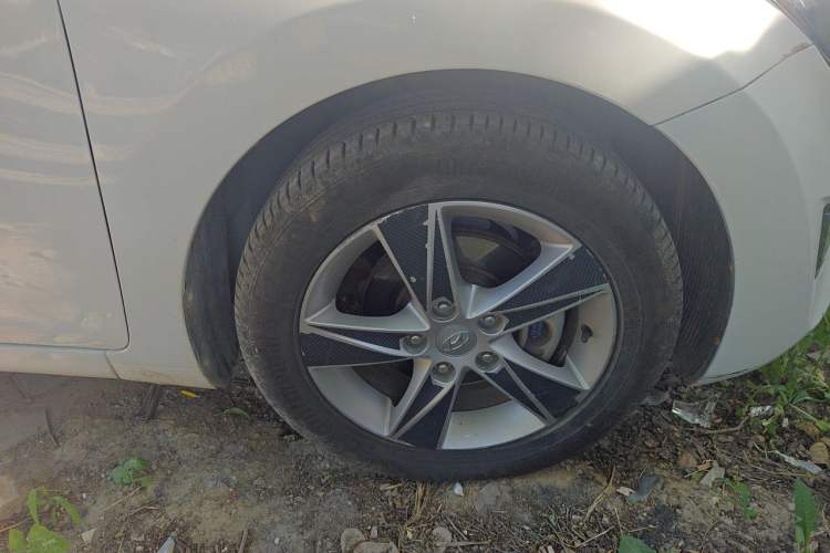 Used Hyundai Elantra (5th Generation / Langdong) 2012 1.6L Automatic Leading Model Right Front Wheel Hub