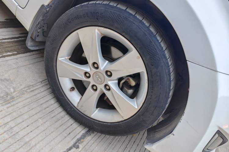 Used Hyundai Elantra (5th Generation / Langdong) 2012 1.6L Automatic Prestige Model Right Front Wheel Hub