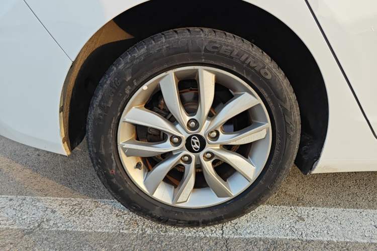 Used Hyundai Elantra (5th Generation / Langdong) 2012 1.6L Manual Fashion Edition Right Rear Wheel Hub