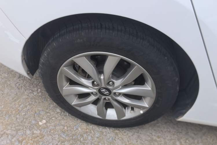 Used Hyundai Elantra (5th Generation / Langdong) 2012 1.6L Manual Leading Model Right Rear Wheel Hub