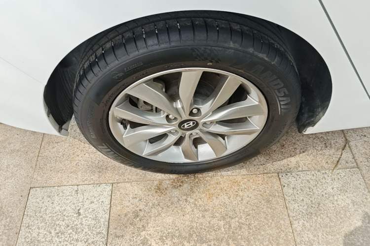 Used Hyundai Elantra (5th Generation / Langdong) 2012 1.6L Manual Leading Model Right Rear Wheel Hub