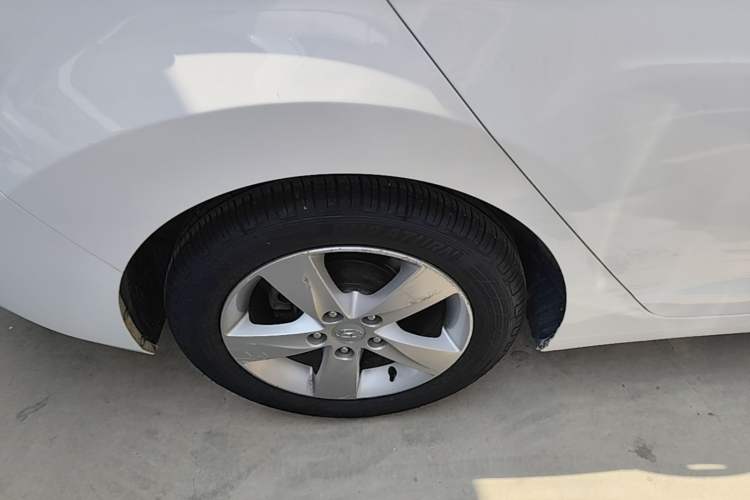 Used Hyundai Elantra (5th Generation / Langdong) 2012 1.6L Manual Fashion Edition Right Rear Wheel Hub