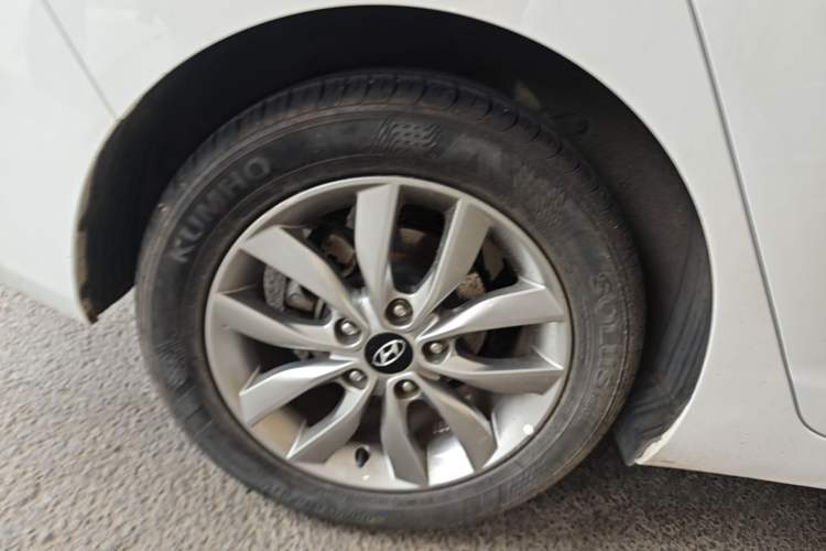 Used Hyundai Elantra (5th Generation / Langdong) 2012 1.6L Automatic Fashion Edition Right Rear Wheel Hub