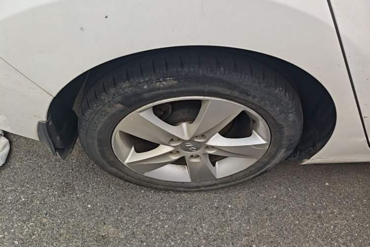 Used Hyundai Elantra (5th Generation / Langdong) 2012 1.6L Automatic Prestige Model Right Rear Wheel Hub