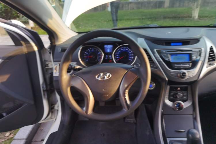 Used Hyundai Elantra (5th Generation / Langdong) 2012 1.6L Manual Leading Model Steering Wheel