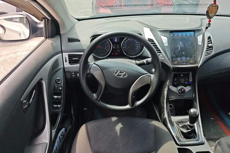Used Hyundai Elantra (5th Generation / Langdong) 2012 1.6L Manual Leading Model Steering Wheel