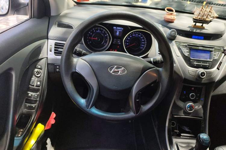 Used Hyundai Elantra (5th Generation / Langdong) 2012 1.6L Manual Leading Model Steering Wheel