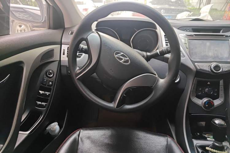 Used Hyundai Elantra (5th Generation / Langdong) 2012 1.6L Manual Leading Model Steering Wheel