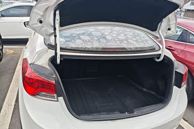 Used Hyundai Elantra (5th Generation / Langdong) 2012 1.6L Automatic Prestige Model Trunk