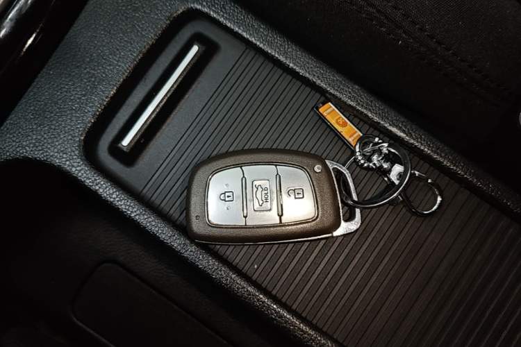 Used Hyundai Elantra (5th Generation / Langdong) 2012 1.6L Manual Leading Model Vehicle Key