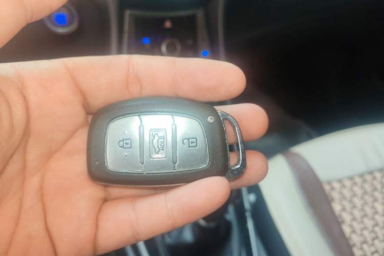 Used Hyundai Elantra (5th Generation / Langdong) 2012 1.6L Manual Leading Model Vehicle Key