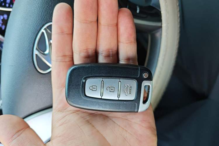 Used Hyundai Elantra (5th Generation / Langdong) 2012 1.6L Automatic Leading Model Vehicle Key