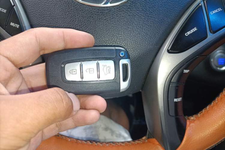 Used Hyundai Elantra (5th Generation / Langdong) 2012 1.6L Automatic Leading Model Vehicle Key