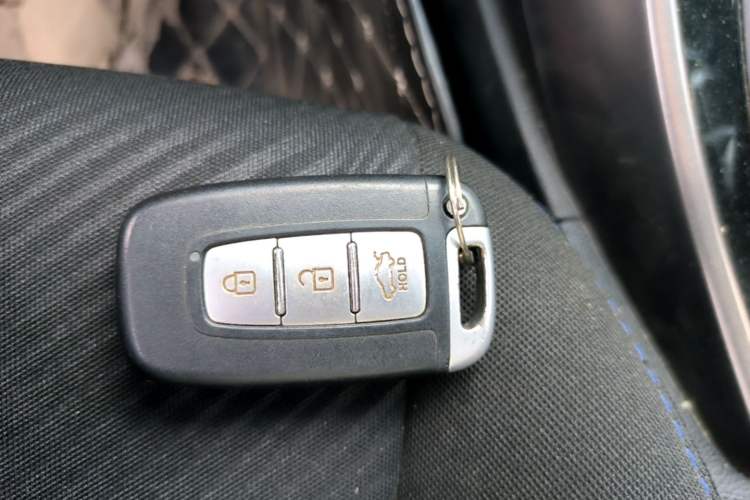 Used Hyundai Elantra (5th Generation / Langdong) 2012 1.6L Manual Leading Model Vehicle Key