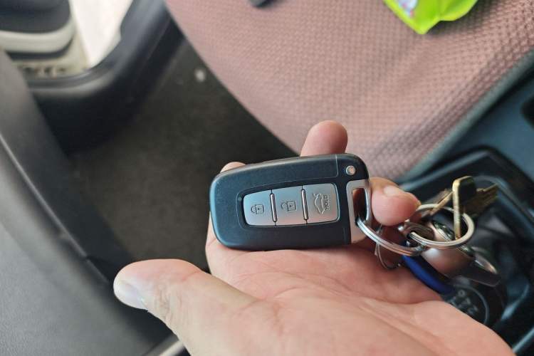 Used Hyundai Elantra (5th Generation / Langdong) 2012 1.6L Manual Leading Model Vehicle Key