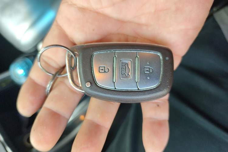 Used Hyundai Elantra (5th Generation / Langdong) 2012 1.6L Manual Leading Model Vehicle Key