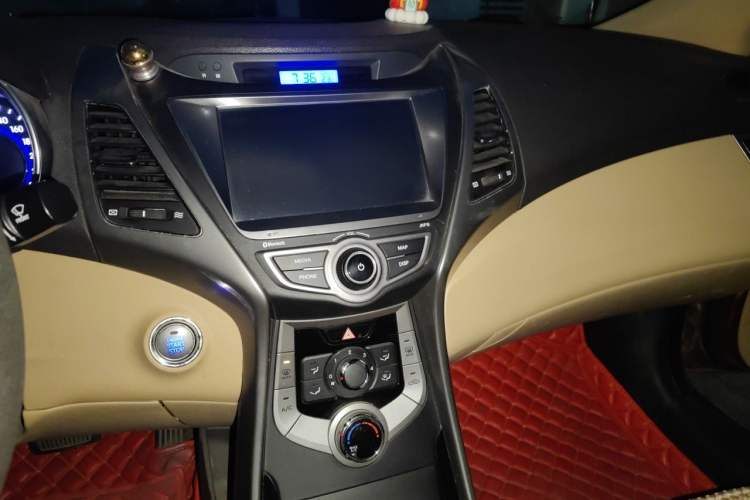 Used Hyundai Elantra (5th Generation / Langdong) 2012 1.6L Automatic Leading Model Audio And AC Panel