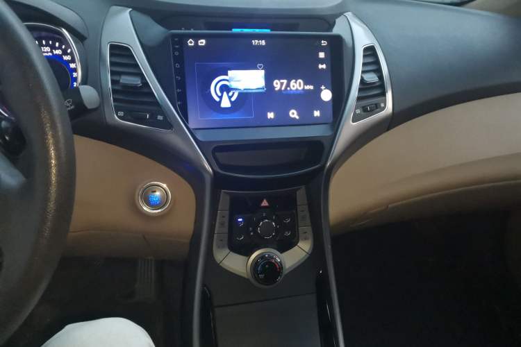 Used Hyundai Elantra (5th Generation / Langdong) 2012 1.6L Manual Leading Model Audio And AC Panel