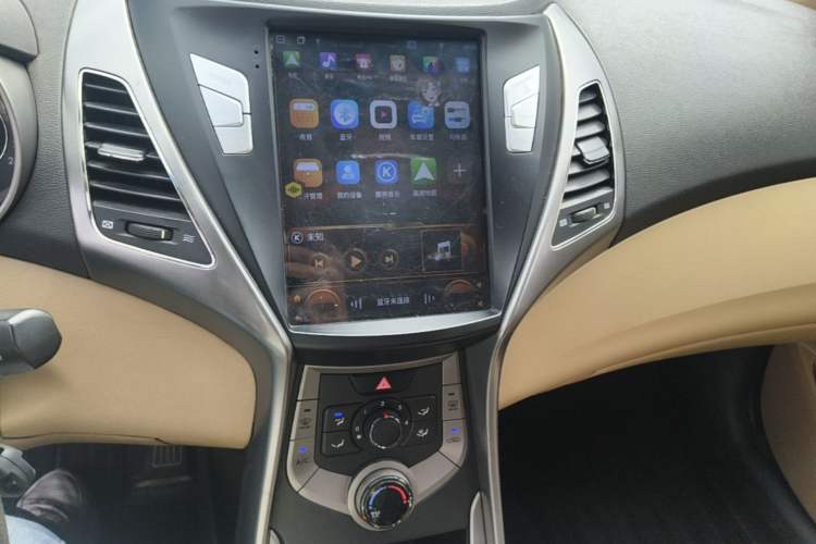 Used Hyundai Elantra (5th Generation / Langdong) 2012 1.6L Manual Fashion Edition Audio And AC Panel