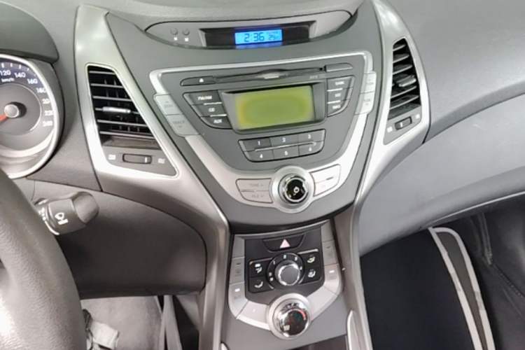 Used Hyundai Elantra (5th Generation / Langdong) 2012 1.6L Manual Fashion Edition Audio And AC Panel