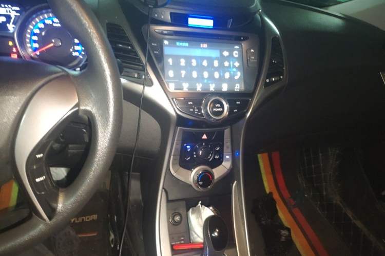 Used Hyundai Elantra (5th Generation / Langdong) 2012 1.6L Automatic Fashion Edition Audio And AC Panel