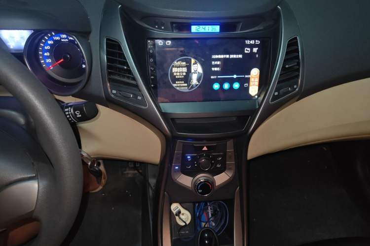 Used Hyundai Elantra (5th Generation / Langdong) 2012 1.6L Automatic Fashion Edition Audio And AC Panel
