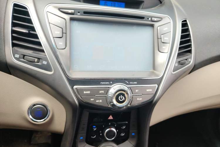 Used Hyundai Elantra (5th Generation / Langdong) 2012 1.6L Manual Leading Model Audio And AC Panel