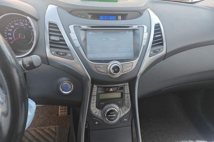 Used Hyundai Elantra (5th Generation / Langdong) 2012 1.8L Automatic Prestige Model Audio And AC Panel