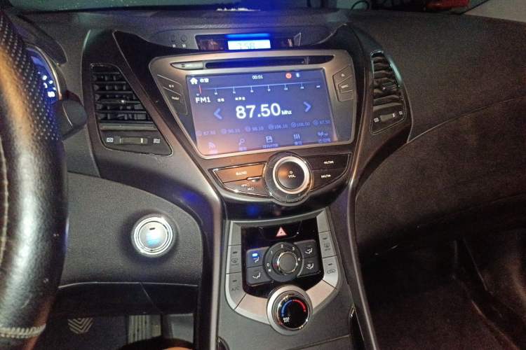 Used Hyundai Elantra (5th Generation / Langdong) 2012 1.6L Manual Leading Model Audio And AC Panel