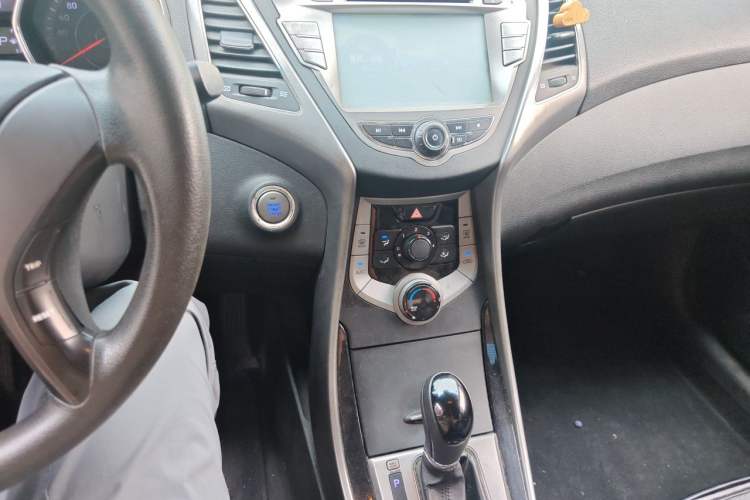 Used Hyundai Elantra (5th Generation / Langdong) 2012 1.6L Automatic Leading Model Audio And AC Panel