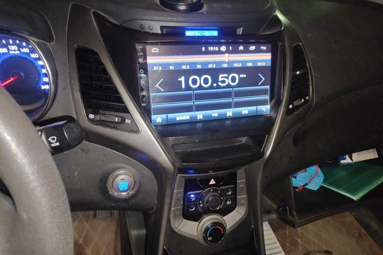 Used Hyundai Elantra (5th Generation / Langdong) 2012 1.6L Automatic Leading Model Audio And AC Panel