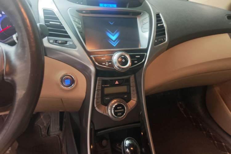 Used Hyundai Elantra (5th Generation / Langdong) 2012 1.6L Automatic Prestige Model Audio And AC Panel